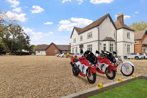 Apartment to rent, Hanmer Road, next to St Thomas Church, Milton Keynes