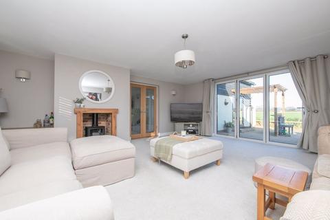 5 bedroom detached house for sale, Colchester Main Road, Alresford, CO7