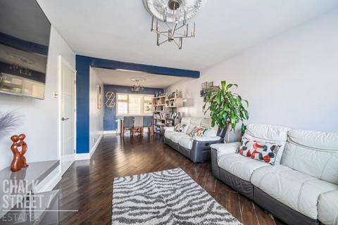 14 Westlyn Close, Rainham, RM13 9JP