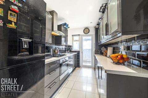 14 Westlyn Close, Rainham, RM13 9JP