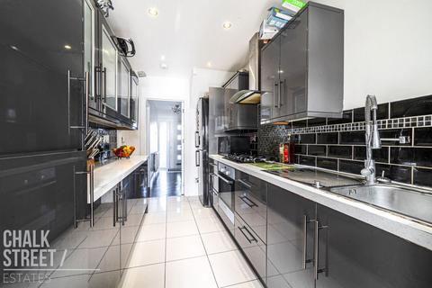 14 Westlyn Close, Rainham, RM13 9JP