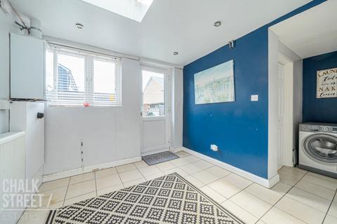 14 Westlyn Close, Rainham, RM13 9JP