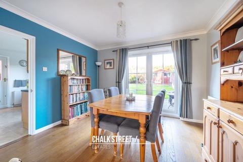 4 bedroom semi-detached house for sale, Spingate Close, Hornchurch, RM12