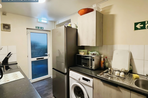 1 bedroom in a house share to rent, Splott Road, Splott