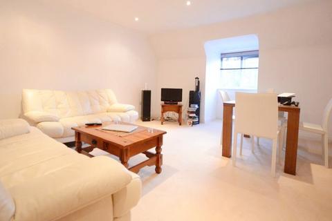 2 bedroom apartment to rent, Gresham Court