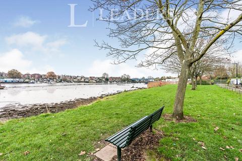 2 bedroom apartment to rent, Cobden Marine Court, Southampton SO17