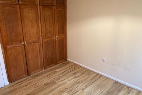 2 bedroom ground floor maisonette to rent, Alders Green, Longford