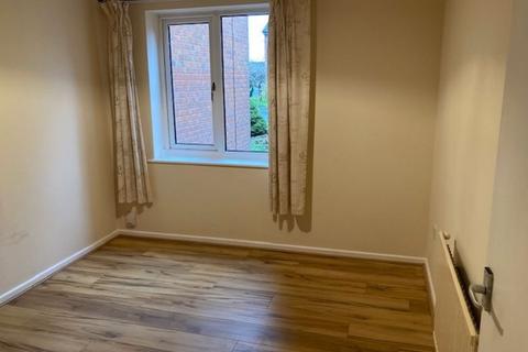 2 bedroom ground floor maisonette to rent, Alders Green, Longford