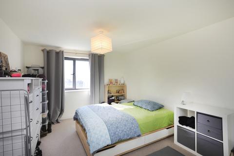 1 bedroom flat to rent, Buckingham Road, London