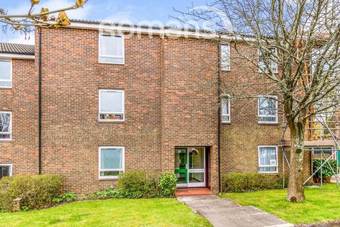 2 bedroom apartment to rent, Elder Close, Winchester