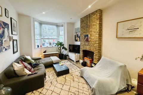 5 bedroom terraced house to rent, Neville Road, London