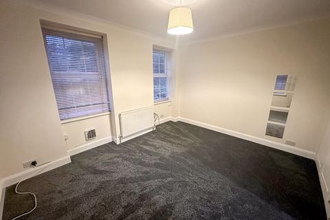 Studio to rent, Gordon House, Western Avenue, London, W5