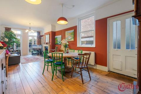 4 bedroom terraced house for sale, Priory Road, N8