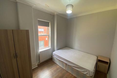 1 bedroom in a flat share to rent, Modern Room for let In Wembley