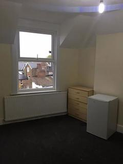 1 bedroom in a flat share to rent, Room to let in Willesden High Road