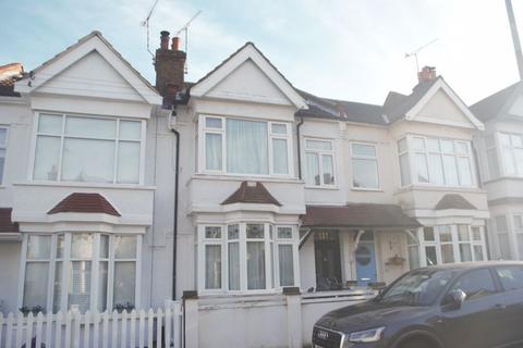 3 bedroom terraced house to rent, Southbourne Grove, Westcliff-On-Sea SS0