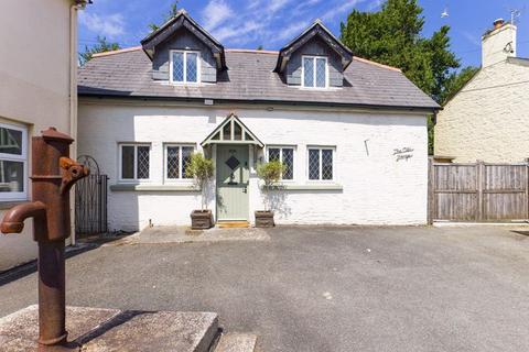 Church Road, Penryn - Detached cottage