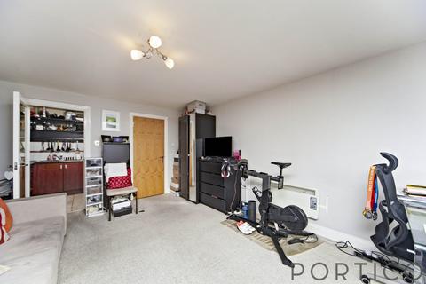 Studio to rent, Dolphin House, Riverside West