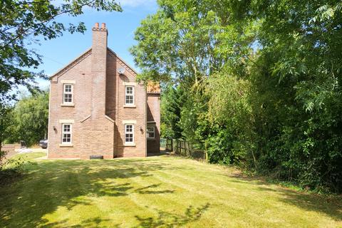 4 bedroom detached house to rent, Main Street, Gayton Le Marsh