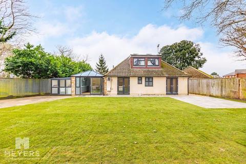 3 bedroom detached bungalow for sale, Jumpers Avenue, Christchurch, BH23