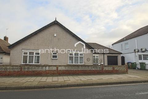 4 bedroom bungalow to rent, Churchfield Road, Welling DA16