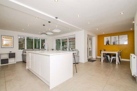 7 Badger Close, Huntington, Cannock, WS12 4UW