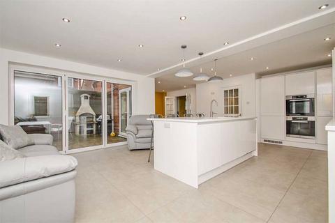 7 Badger Close, Huntington, Cannock, WS12 4UW