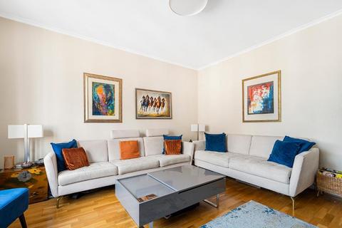 2 bedroom flat for sale, Queensway, Bayswater, London, W2 5HU