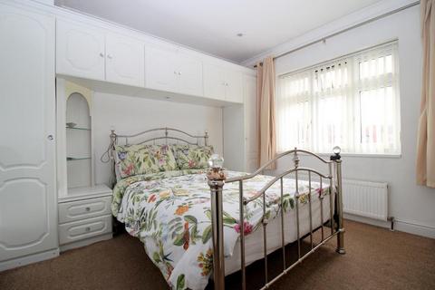 3 bedroom semi-detached house for sale, Elmore Road, Round Green, Luton, Bedfordshire, LU2 0QB