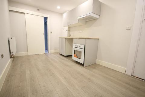 Studio to rent, Edgware HA8