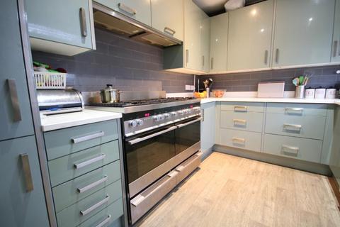 11 Maytree Close, Edgware, HA8 8XX