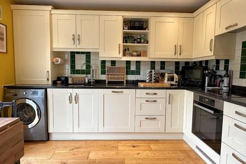 8 Borough Gate, Steyning, BN44 3SB