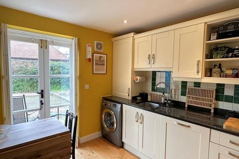 8 Borough Gate, Steyning, BN44 3SB