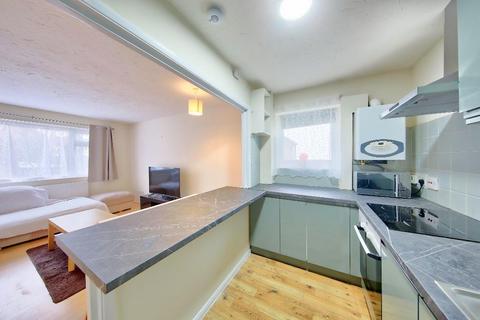 1 bedroom flat to rent, Leigham Close, Streatham Hill, SW16 2LA