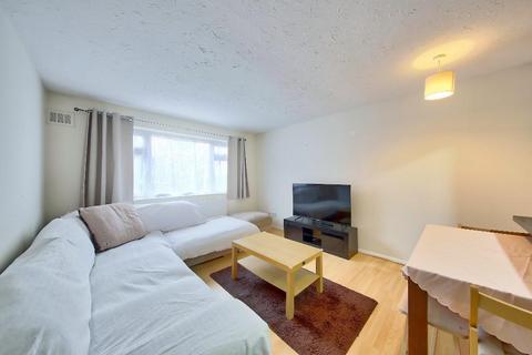 1 bedroom flat to rent, Leigham Close, Streatham Hill, SW16 2LA