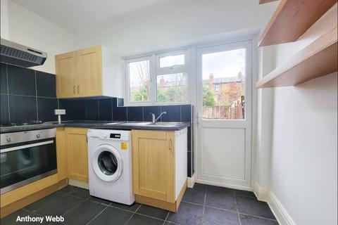 2 bedroom flat to rent, Frobisher Road, London N8