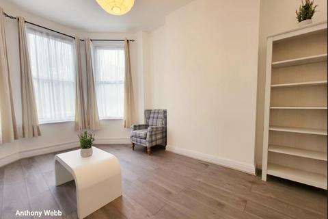 2 bedroom flat to rent, Frobisher Road, London N8