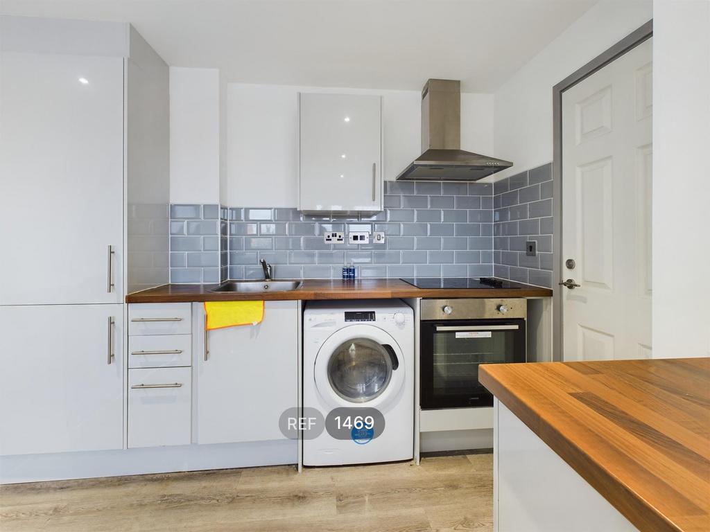 Kitchen &amp; Living area