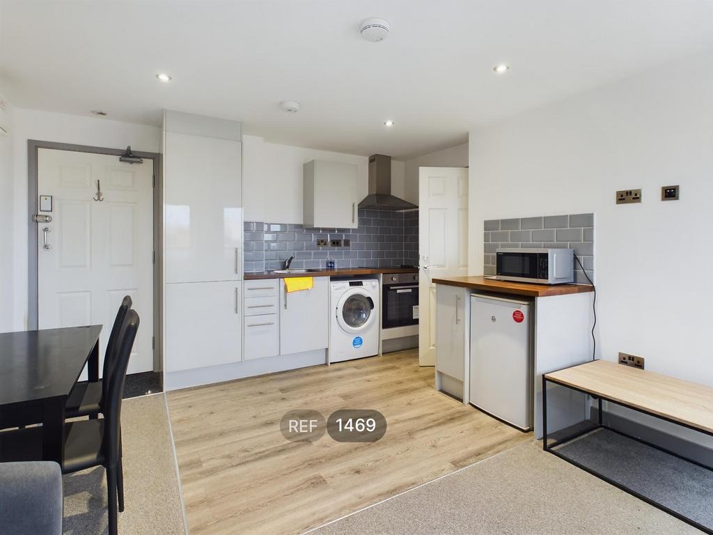 Kitchen &amp; Living area