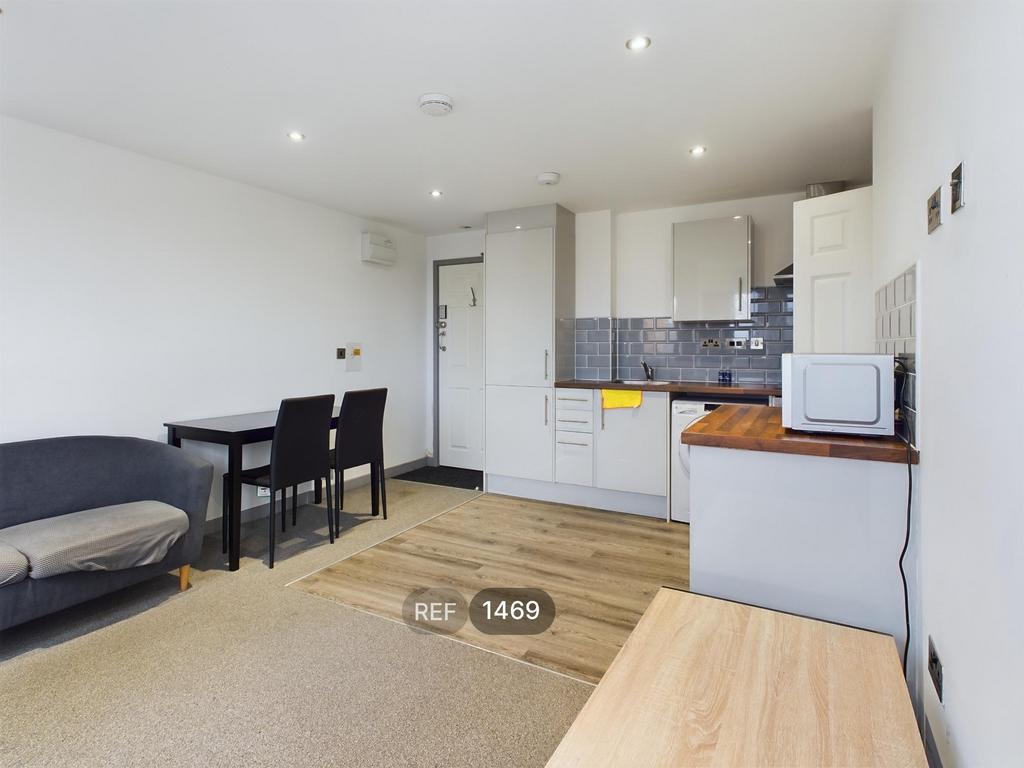 Kitchen &amp; Living area