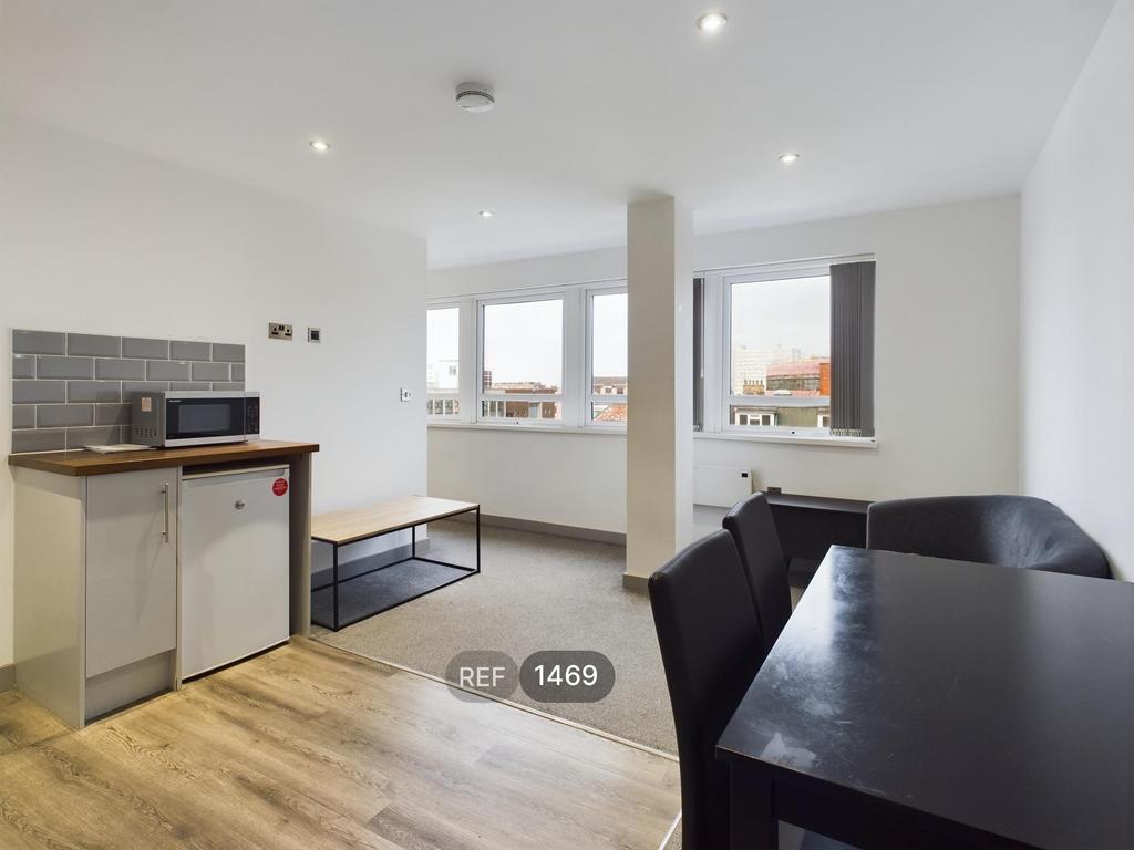 Kitchen &amp; Living area