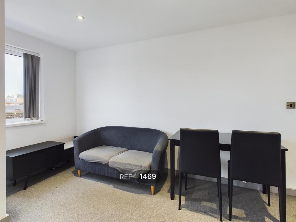 Kitchen &amp; Living area
