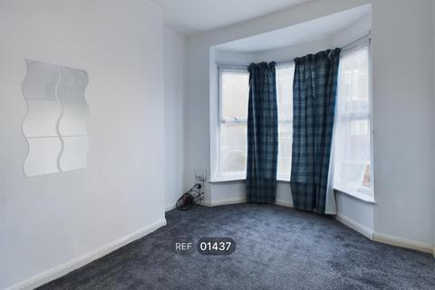 3 bedroom terraced house to rent, Worthing Street, HU5 1PP