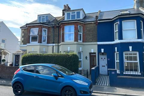 4 bedroom house to rent, Cornwall Road, Deal, CT14