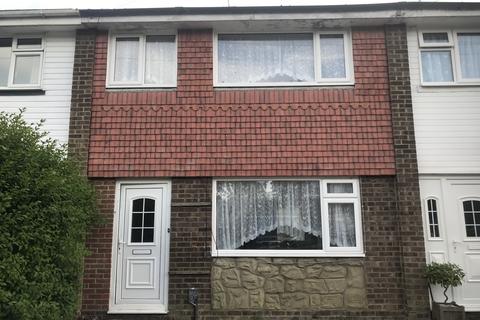 3 bedroom terraced house to rent, Green Way, Aldershot GU12