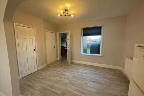 3 bedroom semi-detached house to rent, Mandale Road, Bradford BD6