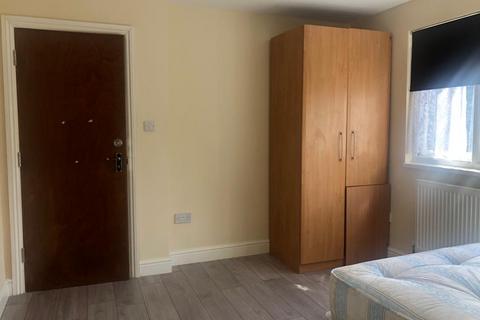 House share to rent, Close to Station, All Bills Included, Castleton Rd, IG3