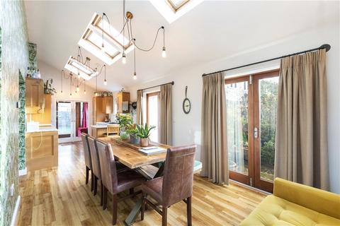 4 bedroom end of terrace house for sale, Main Street, Addingham, Ilkley, LS29