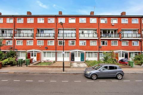 4 bedroom maisonette to rent, Forsyth Gardens, Kennington, London SE17