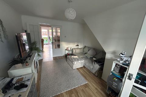 2 bedroom end of terrace house to rent, Berenger Close, Swindon